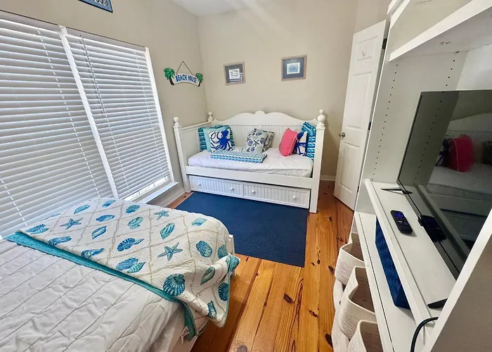 Coastal 3br W/ Pool Access & Ev Charger | The Rookery 900 Morgan Holiday home *